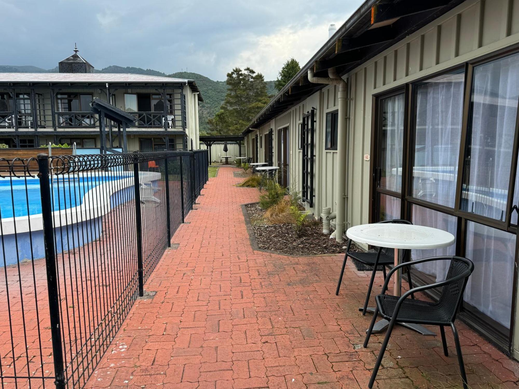 Tokaanu Hotel Exterior photo